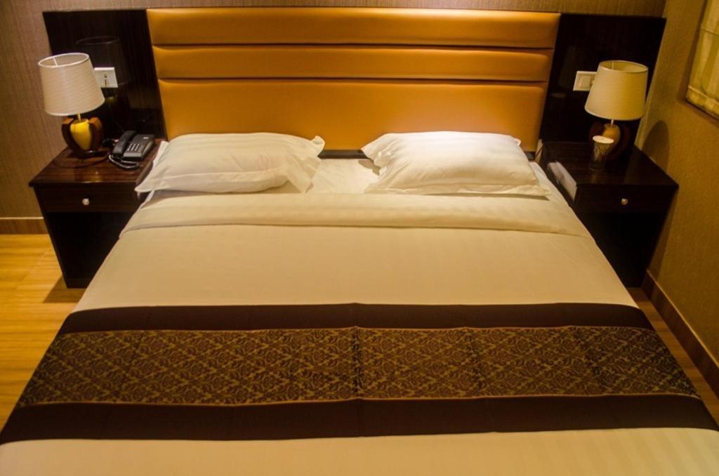 Hotel Comfotel Калькутта Экстерьер фото