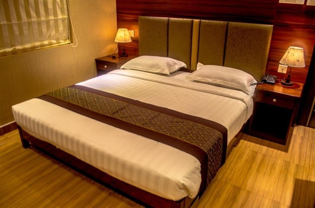 Hotel Comfotel Калькутта Экстерьер фото