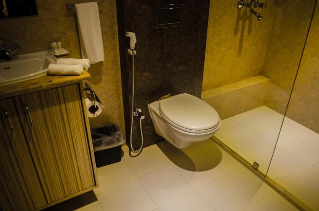 Hotel Comfotel Калькутта Экстерьер фото