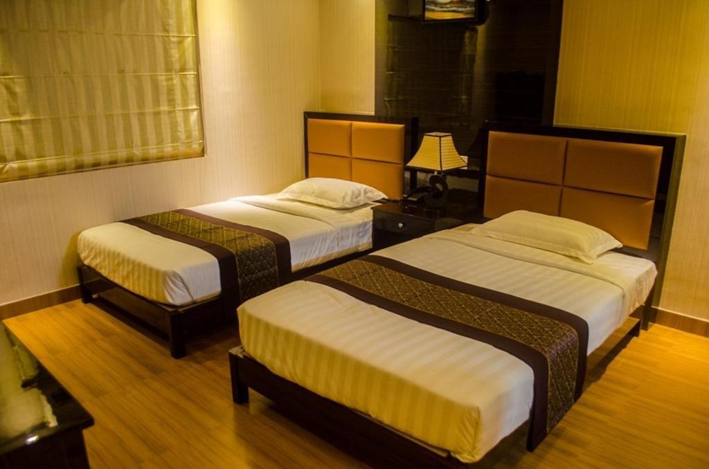 Hotel Comfotel Калькутта Экстерьер фото