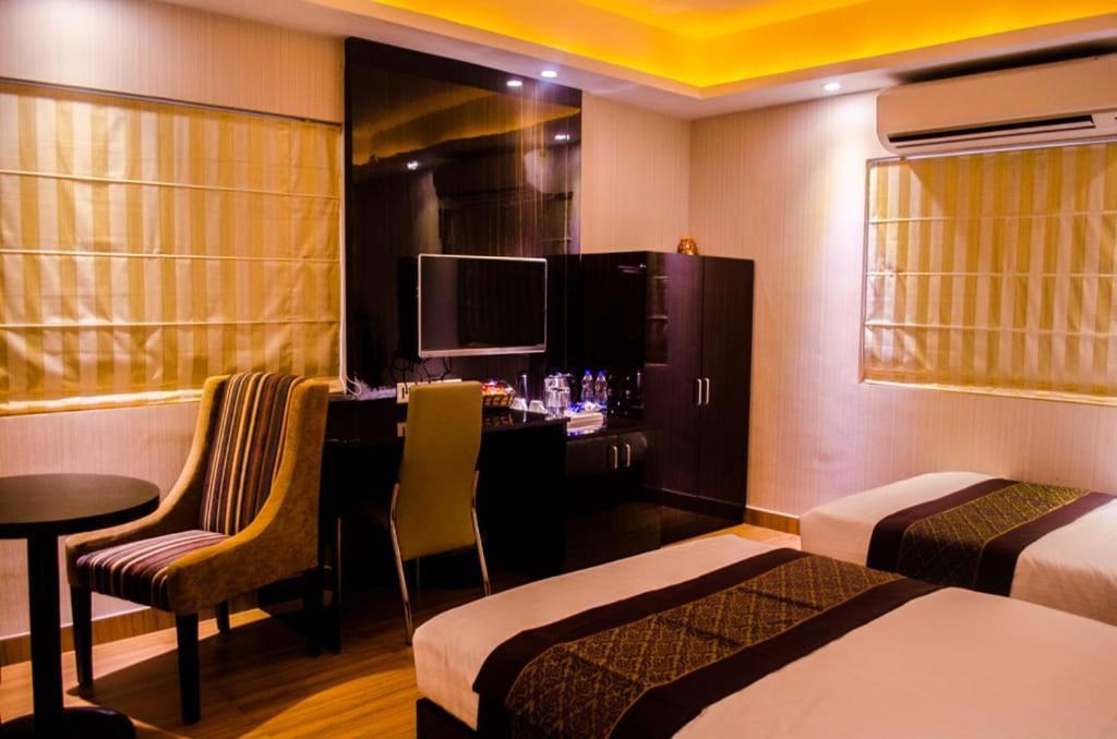 Hotel Comfotel Калькутта Экстерьер фото