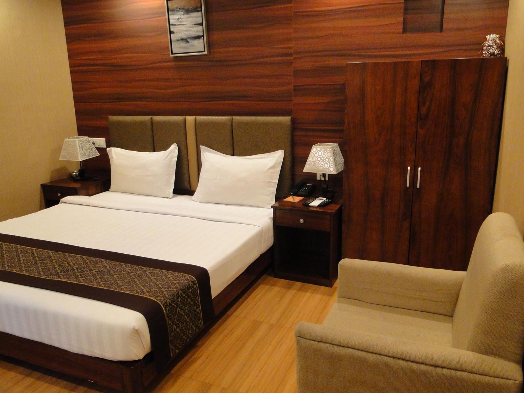Hotel Comfotel Калькутта Экстерьер фото