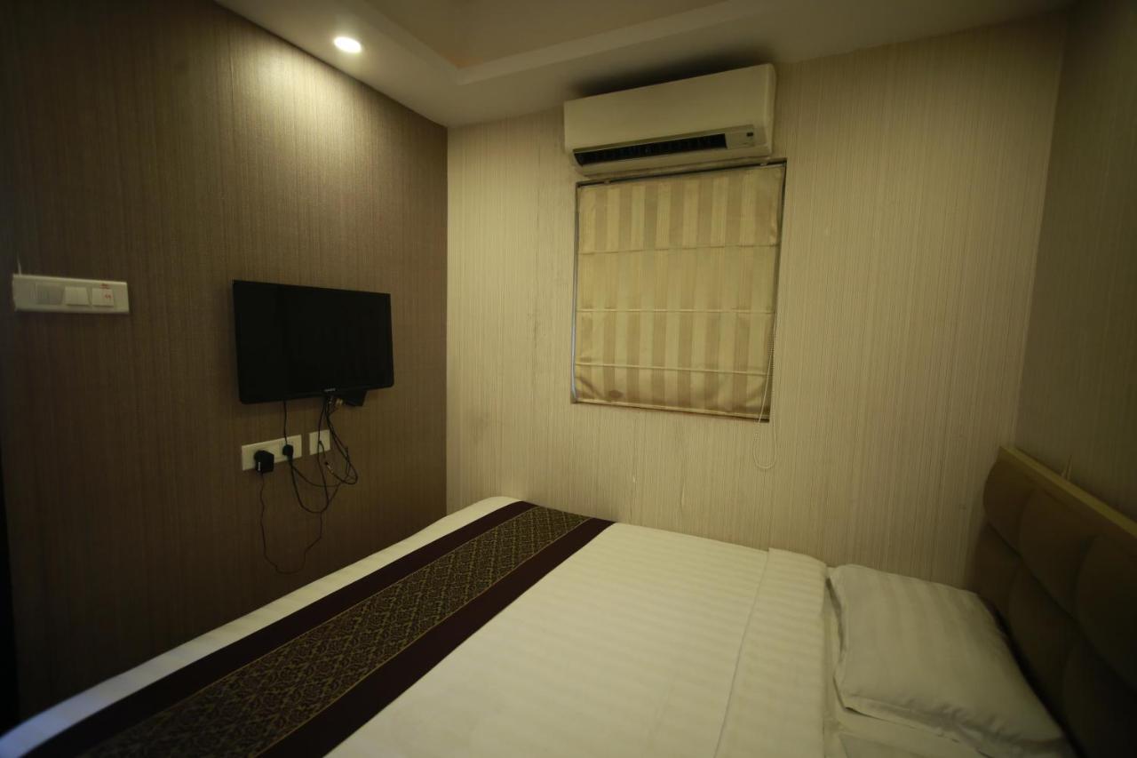 Hotel Comfotel Калькутта Экстерьер фото