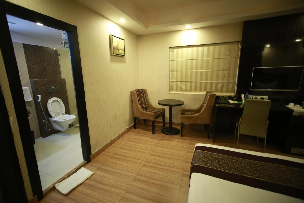 Hotel Comfotel Калькутта Экстерьер фото
