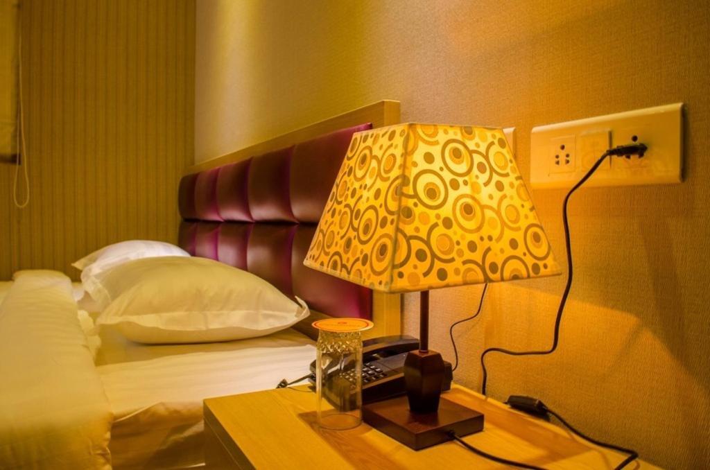 Hotel Comfotel Калькутта Экстерьер фото
