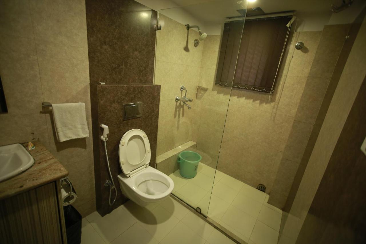 Hotel Comfotel Калькутта Экстерьер фото