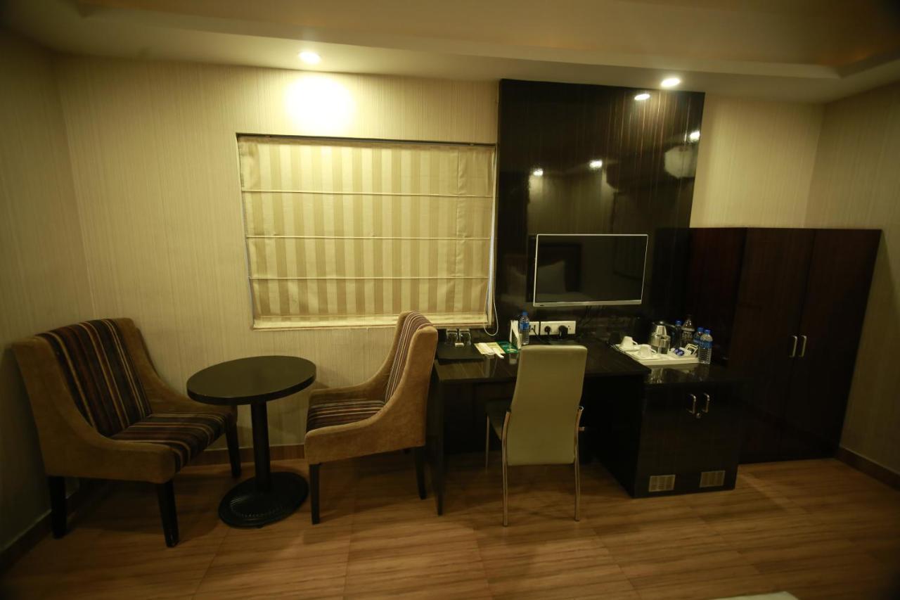 Hotel Comfotel Калькутта Экстерьер фото