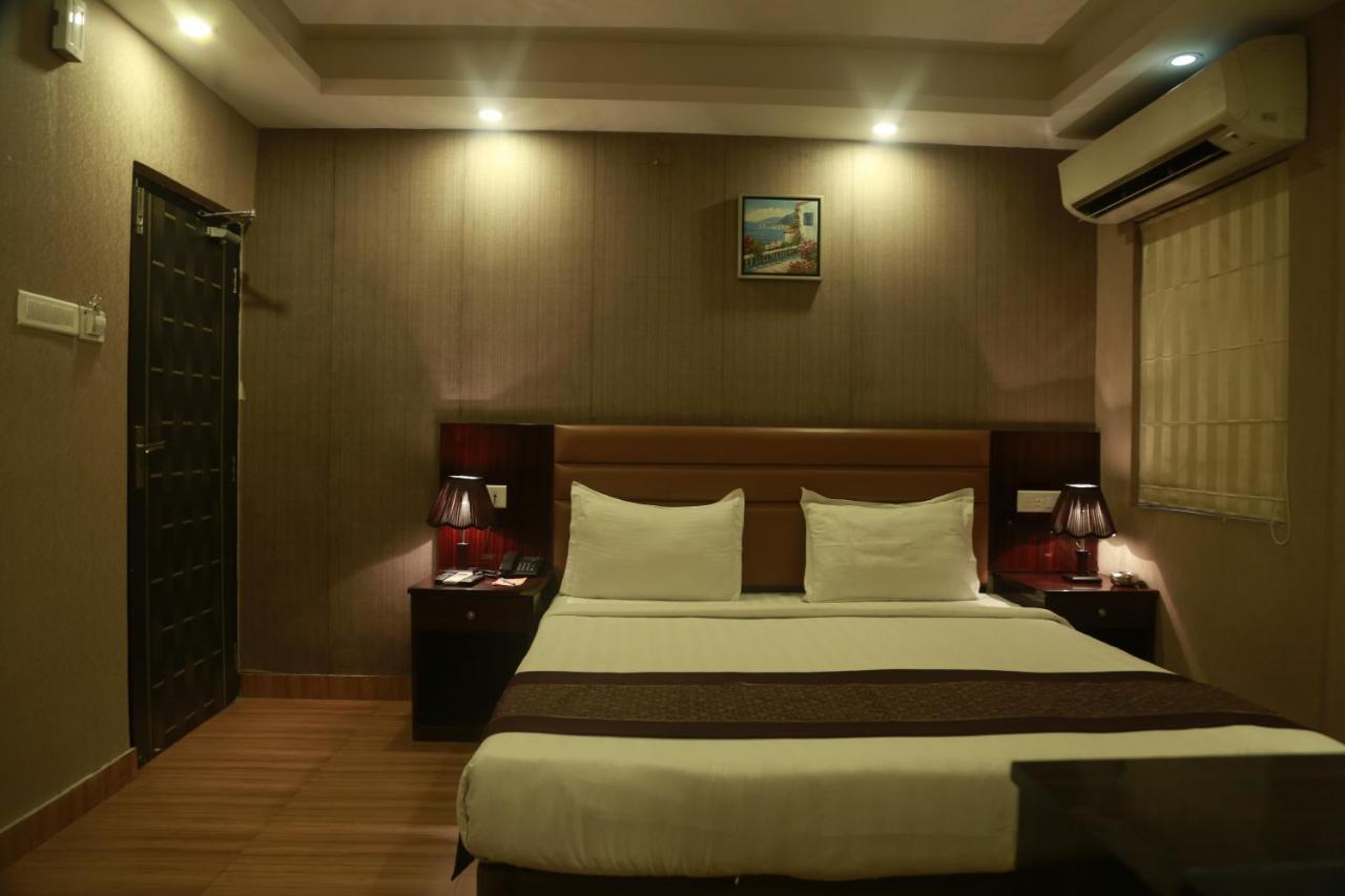 Hotel Comfotel Калькутта Экстерьер фото