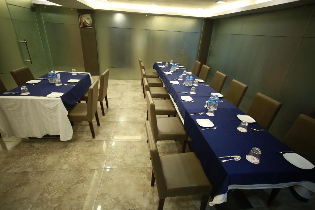 Hotel Comfotel Калькутта Экстерьер фото