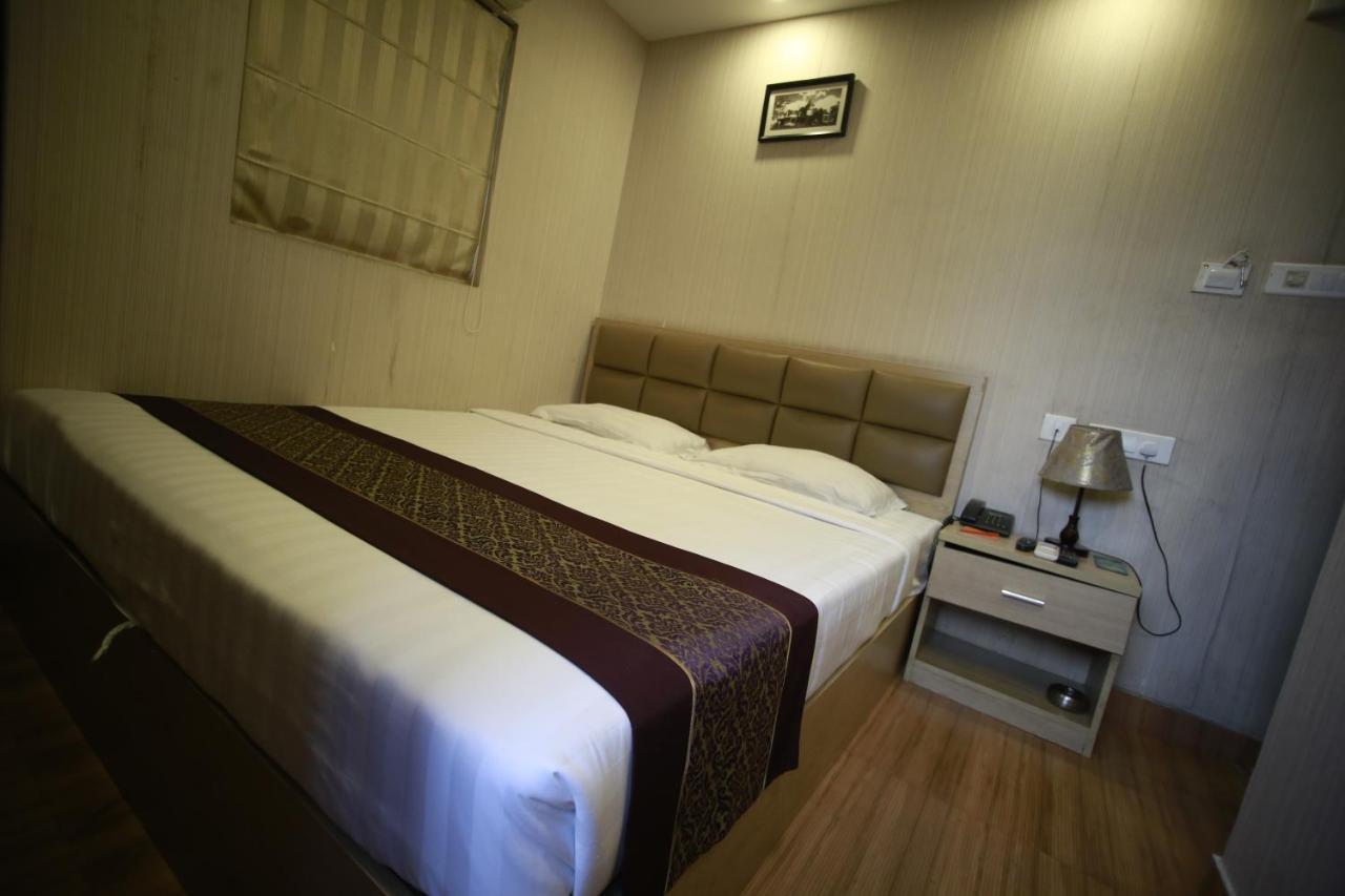 Hotel Comfotel Калькутта Экстерьер фото