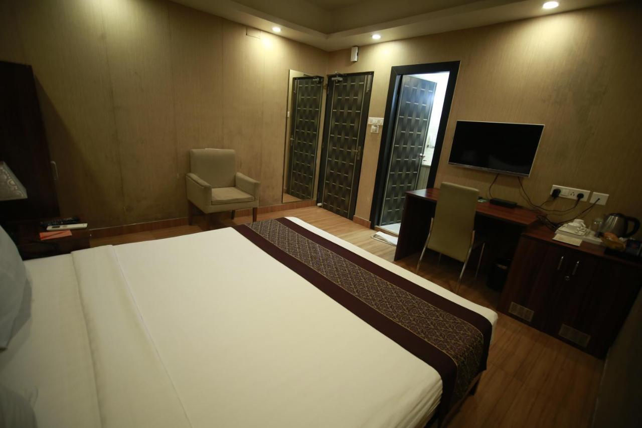 Hotel Comfotel Калькутта Экстерьер фото