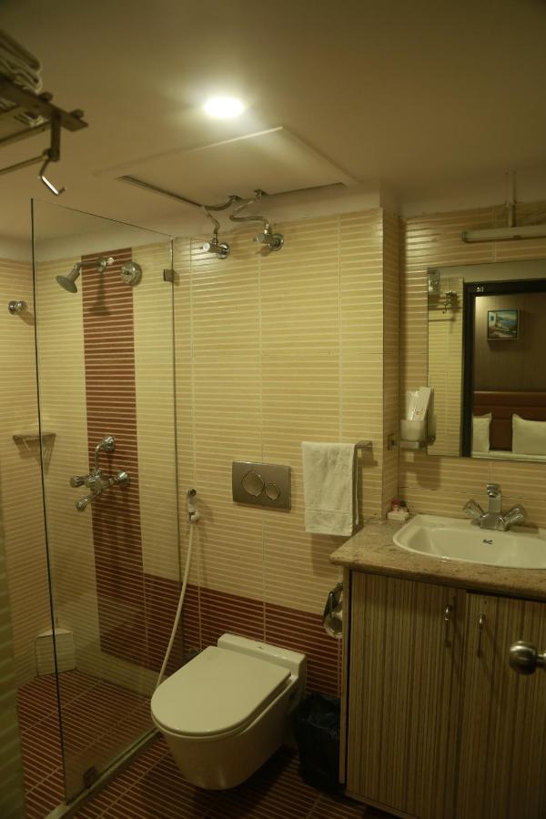 Hotel Comfotel Калькутта Экстерьер фото