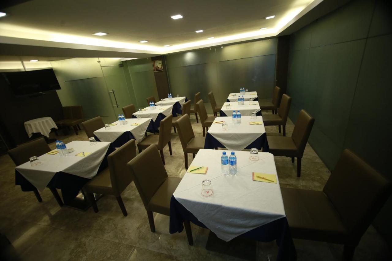 Hotel Comfotel Калькутта Экстерьер фото